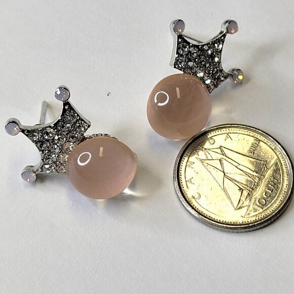 Crown Shape Tiny Earrings - Picture 6 of 7